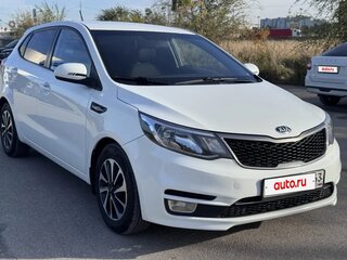 2015 Kia Rio III Рестайлинг, белый, 800000 рублей, вид 2