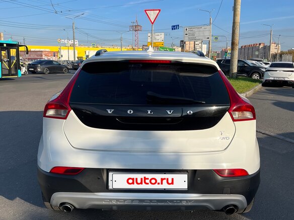 2013 Volvo V40 Cross Country I, белый, 1600000 рублей - вид 4