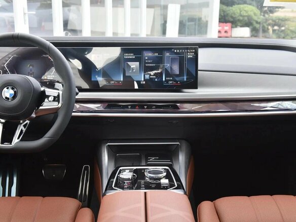 2025 BMW 7 серии 740i xDrive VII (G70), серебристый, 16780000 рублей - вид 11