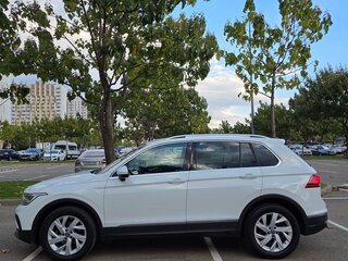 2021 Volkswagen Tiguan II Рестайлинг, белый, 3150000 рублей, вид 4