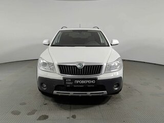 2012 Skoda Octavia Scout II (A5) Рестайлинг, белый, 950000 рублей, вид 2
