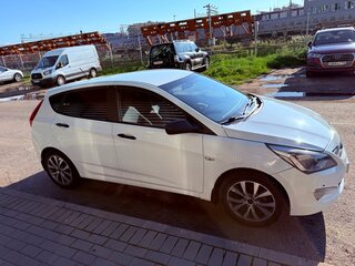 2016 Hyundai Solaris I Рестайлинг, белый, 650000 рублей, вид 4