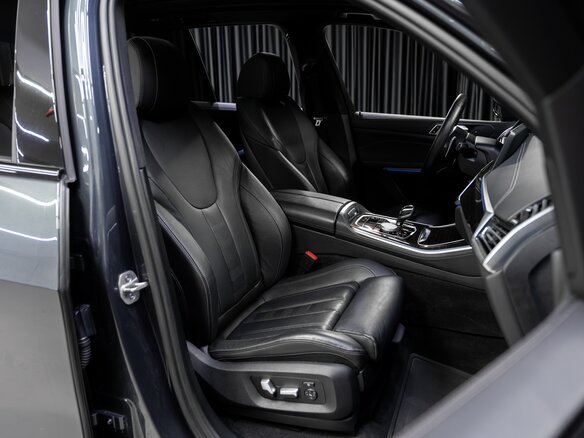 2021 BMW X5 40i IV (G05/G18), серый, 6800000 рублей - вид 14