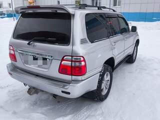 2004 Toyota Land Cruiser 100 Series Рестайлинг 1, серебристый, 2350000 рублей, вид 3