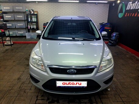 2010 Ford Focus II Рестайлинг, серебристый, 620000 рублей, вид 3