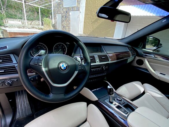 2010 BMW X6 50i 6-speed I (E71), красный - вид 6