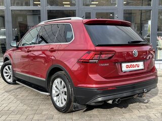 2017 Volkswagen Tiguan II, красный, 2500000 рублей, вид 3