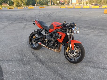 2010 Triumph Street Triple, оранжевый, 484000 рублей, вид 4