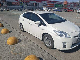 2011 Toyota Prius III Рестайлинг (XW30), белый, 980000 рублей, вид 2