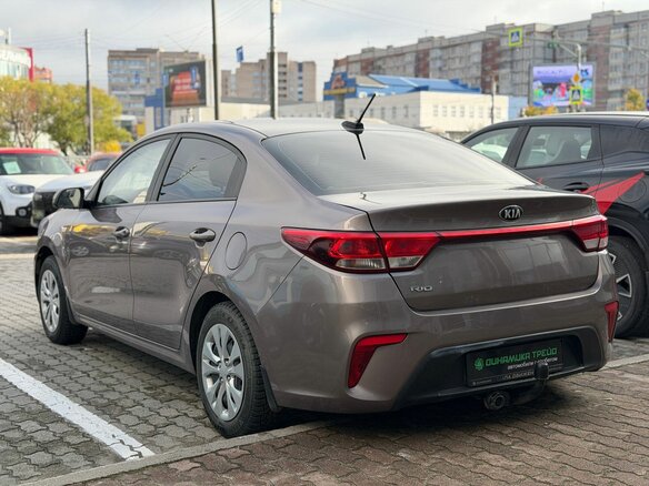 2018 Kia Rio IV, коричневый, 1065000 рублей - вид 7