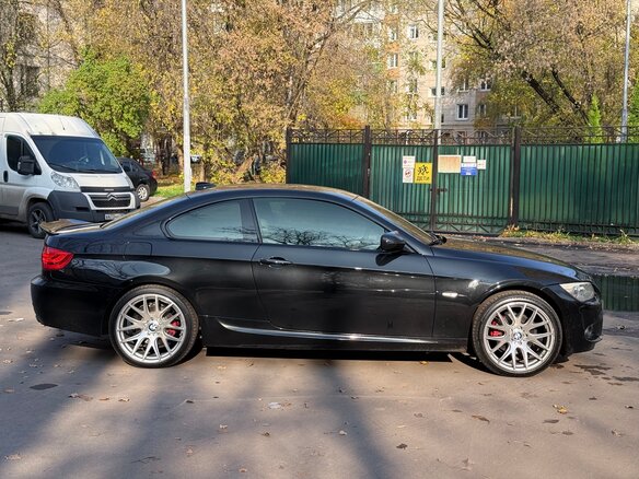 2011 BMW 3 серии 325xi V (E90/E91/E92/E93) Рестайлинг, чёрный, 1900000 рублей - вид 6