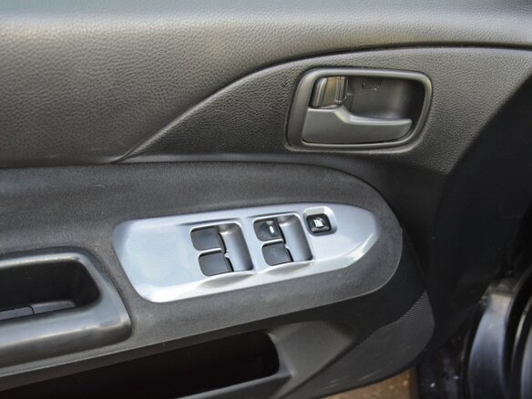 2005 Mitsubishi Lancer IX Рестайлинг, чёрный, 399888 рублей - вид 11