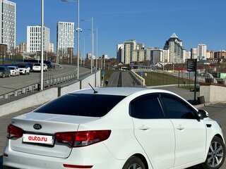 2016 Kia Rio III Рестайлинг, белый, 1300000 рублей, вид 5