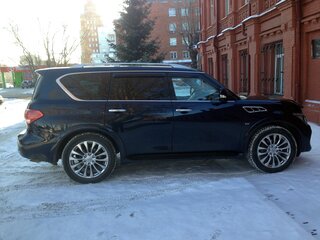 2017 Infiniti QX80 I Рестайлинг, синий, 7300000 рублей, вид 3