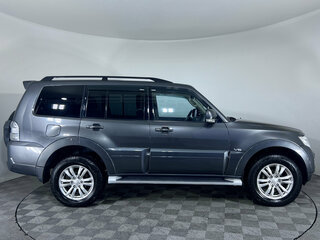2015 Mitsubishi Pajero IV Рестайлинг 2, серый, 2140000 рублей, вид 4