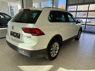 2017 Volkswagen Tiguan II, белый, 2000000 рублей, вид 4