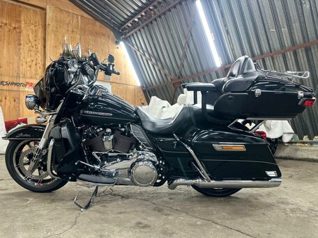 2017 Harley-Davidson Electra Glide, чёрный, 1690000 рублей, вид 5