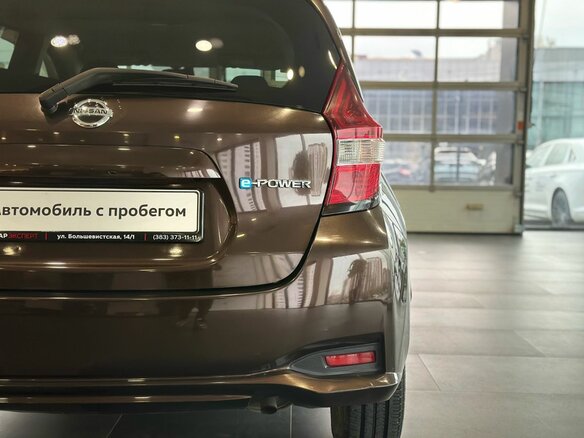 2016 Nissan Note e-Power II Рестайлинг, коричневый - вид 6