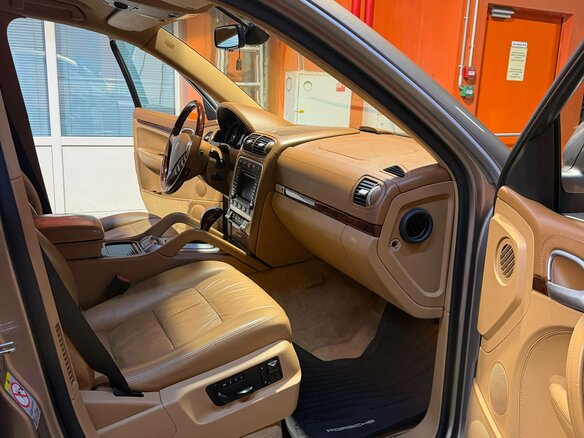 2007 Porsche Cayenne I Рестайлинг (957), бежевый, 1700000 рублей - вид 19