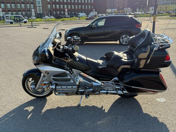 2012 Honda GL 1800 Gold Wing, серебристый, 1999000 рублей