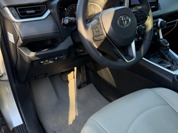 2019 Toyota RAV4 V (XA50), серый, 3000050 рублей - вид 10