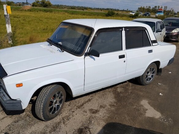 2008 Lada (ВАЗ) 2107, белый, 160000 рублей - вид 3