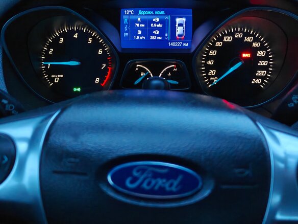 2014 Ford Focus III, белый, 1100000 рублей - вид 3