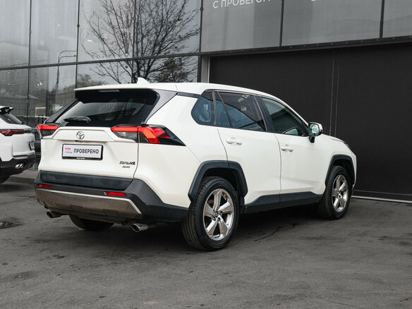 2020 Toyota RAV4 V (XA50), белый, 3330000 рублей - вид 3