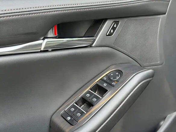 2022 Mazda 3 Axela IV (BP), серый, 1185000 рублей - вид 17