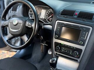 2011 Skoda Octavia II (A5) Рестайлинг, серый, 574000 рублей, вид 4