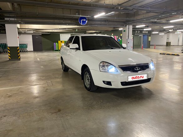 2015 Lada (ВАЗ) Priora I Рестайлинг, белый, 580000 рублей - вид 2