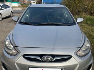 2011 Hyundai Solaris I, серебристый, 750000 рублей, вид 2