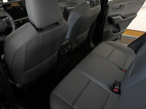 2026 Toyota RAV4 V (XA50), чёрный, 4690000 рублей - вид 9