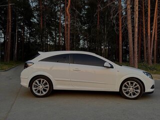 2010 Opel Astra GTC H Рестайлинг, белый, 650000 рублей, вид 3