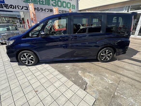 2019 Honda Stepwgn Spada V Рестайлинг, синий, 1820000 рублей - вид 3