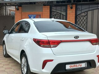 2018 Kia Rio IV, белый, 1210000 рублей, вид 4