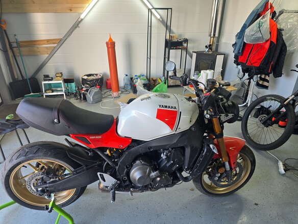 2026 Yamaha XSR900, белый, 1450000 рублей - вид 3