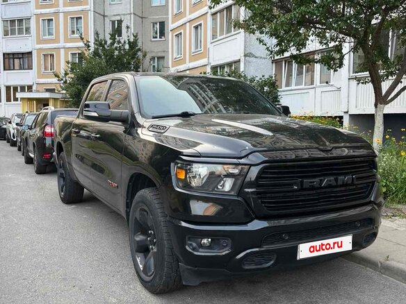 2019 Ram 1500 Quad Cab IV (DS/DJ), чёрный, 3500000 рублей - вид 1