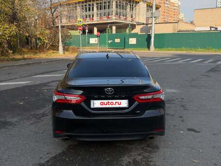 2020 Toyota Camry VIII (XV70), чёрный, 2925000 рублей, вид 4