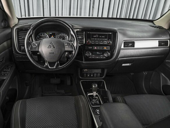 2017 Mitsubishi Outlander III Рестайлинг 2, белый, 1908000 рублей - вид 5
