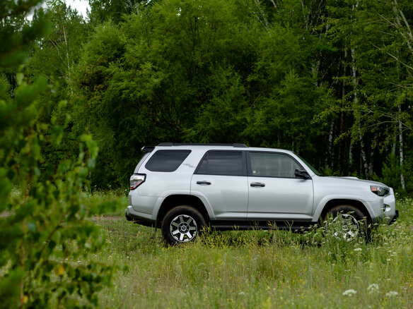 2022 Toyota 4Runner V Рестайлинг, серебристый, 8590000 рублей - вид 8