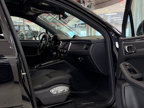 2025 Porsche Macan I Рестайлинг 2, чёрный, 11495000 рублей - вид 25