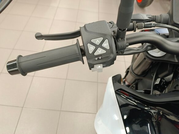 2023 KTM 790 Duke, серый - вид 17