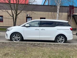 2018 Kia Carnival III, белый, 2950000 рублей, вид 4