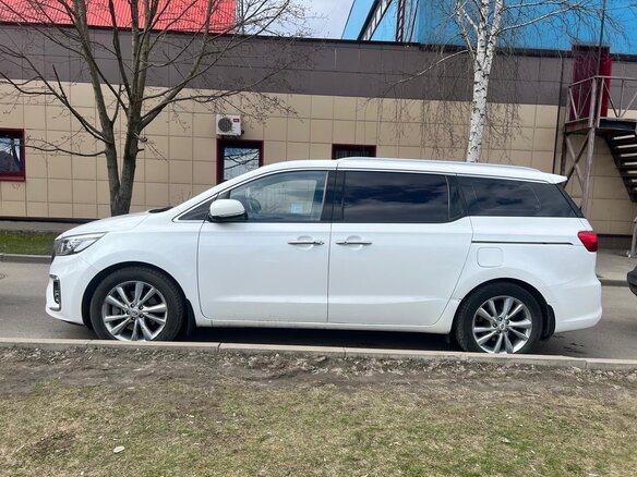 2018 Kia Carnival III, белый, 2950000 рублей - вид 3