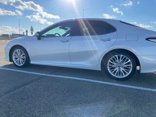 2019 Toyota Camry VIII (XV70), белый, 3050000 рублей, вид 4