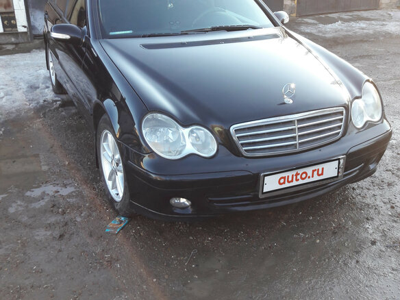 2004 Mercedes-Benz C-Класс 180 II (W203) Рестайлинг, чёрный, 600000 рублей - вид 1