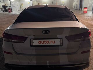 2018 Kia Optima IV Рестайлинг, белый, 1450000 рублей, вид 3