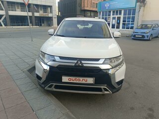 2019 Mitsubishi Outlander III Рестайлинг 3, белый, 1760000 рублей, вид 2