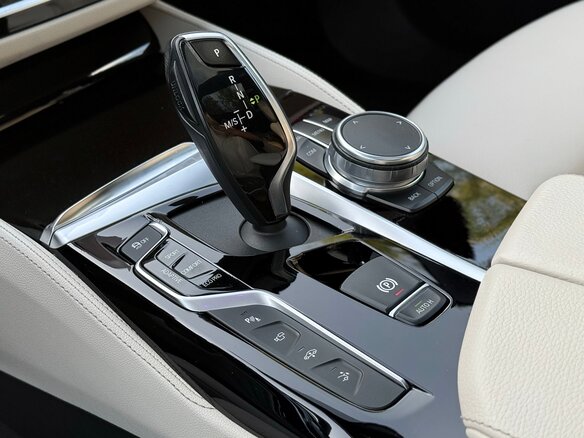 2018 BMW 6 серии Gran Turismo 640i xDrive IV (G32), синий, 4050000 рублей - вид 16